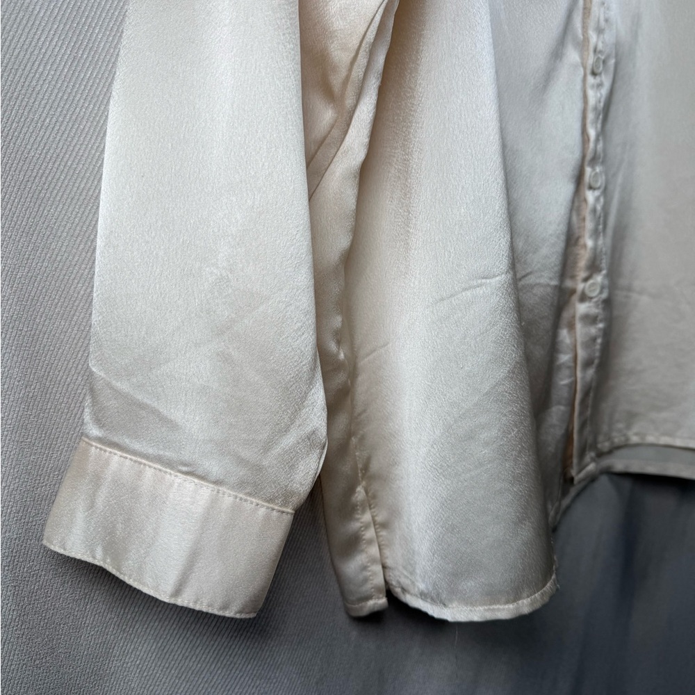 Missguided Satin Like Mid Fit Button Up Blouse with Collar - Size 4 in Cream - Picture 6 of 10